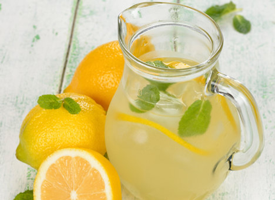 Домашний лимонад рецепт из лимонов и мяты. Лимонад лимон апельсин мята. Лимонады Макарио. Лимонный лимонад. Лимонады классический домашний.